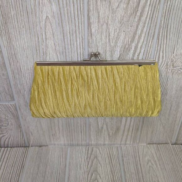 Womens Clutch Evening Purse Gold Pleated Style Toggle Closure Black Interior - Picture 1 of 7
